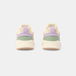 حذاء رياضي للجري باللون...